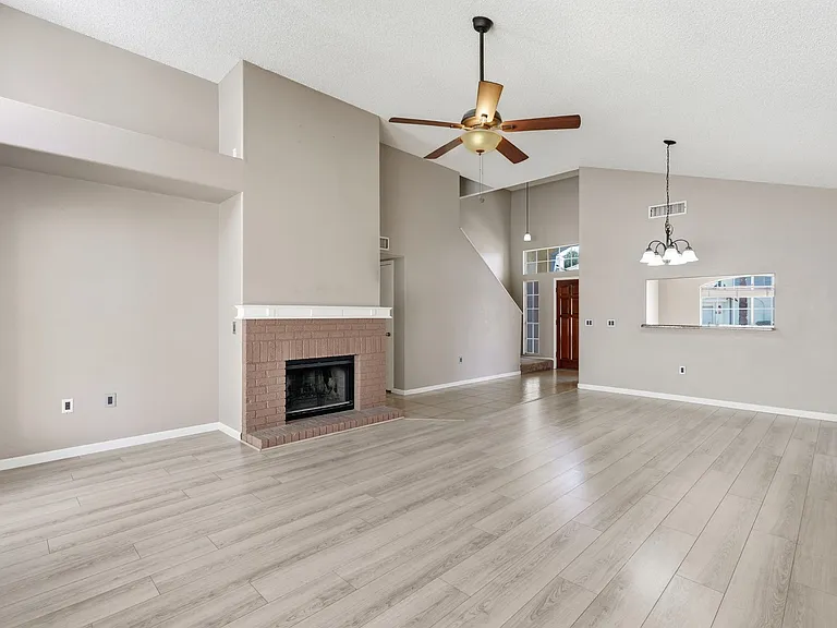 1146 N Granada Dr — Photo 15