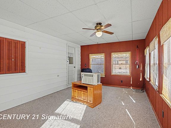 5th image of 2834 Clayburn Rd