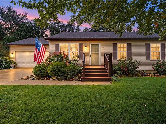 3rd image of 906 Lilly Ct