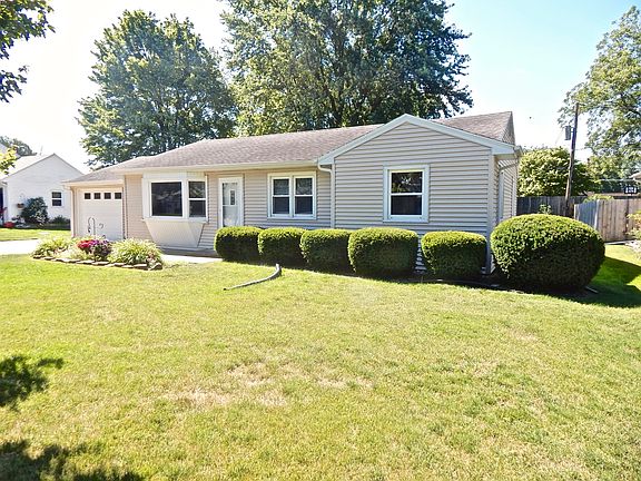 3rd image of 434 Saint Aubin Cir