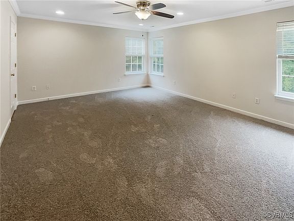 5th image of 120 Scotch Pine Dr