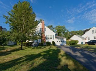 8 Mayflower Dr, Schenectady, NY 12306