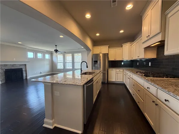 1370 Shook Dr, Cave Springs, AR 72718