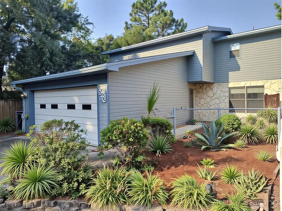 1st image of 900 Holbrook Cir