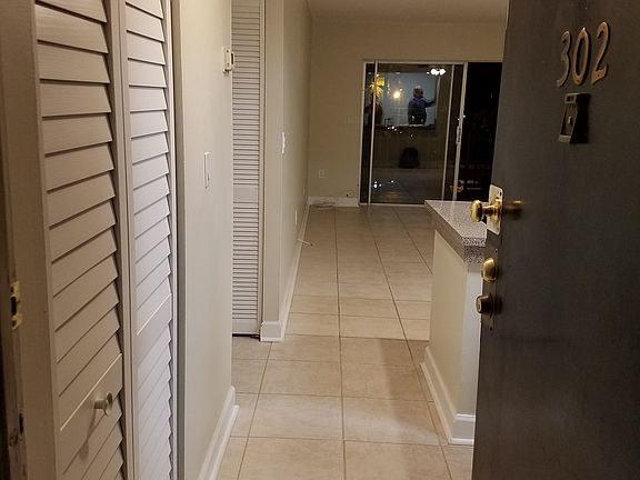 Entrance/ open layout