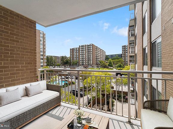 4th image of 3001 Veazey Ter NW APT 812