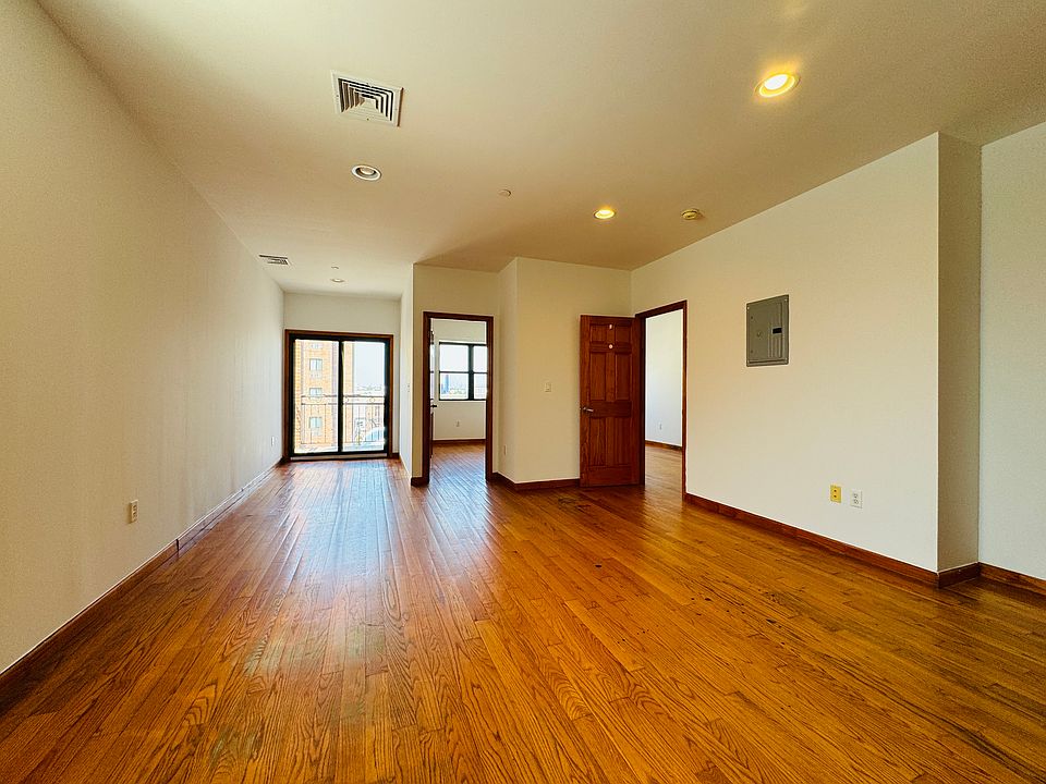 1st image of 31-11 Linden Pl #4A