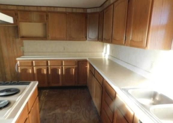 5th image of 801 Magnolia St
