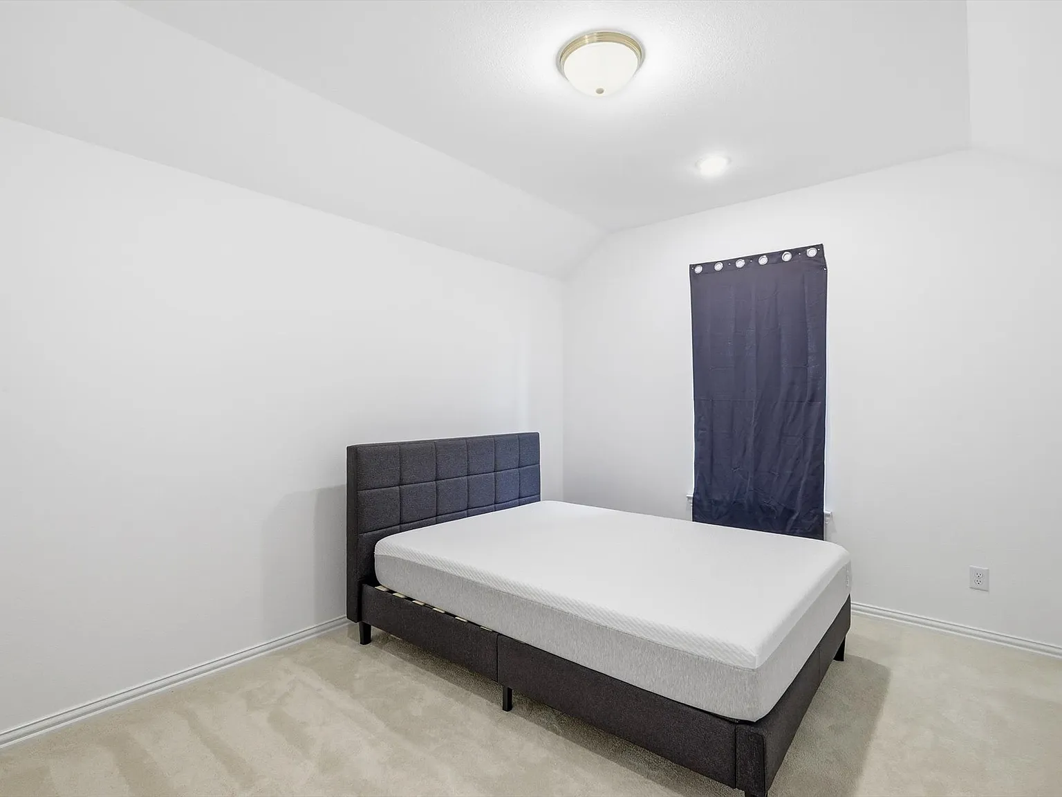 4 bed, 3316 sqft, $4,100 — Photo 1