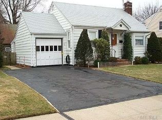 8 Helena Ave, Bethpage, NY 11714