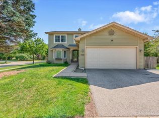 1500 Pinetree Dr, Gurnee, IL 60031