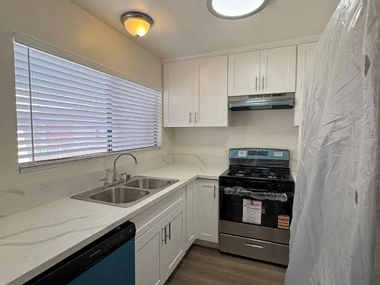 Three Gardens, 14133 Sylvan St. — Photo 14