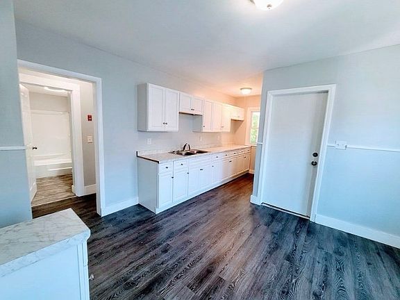 3rd image of 33 Algonquin Pl #2