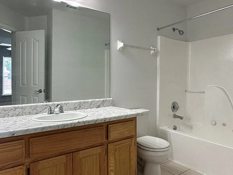 Fountain Square Apartments — Photo 23