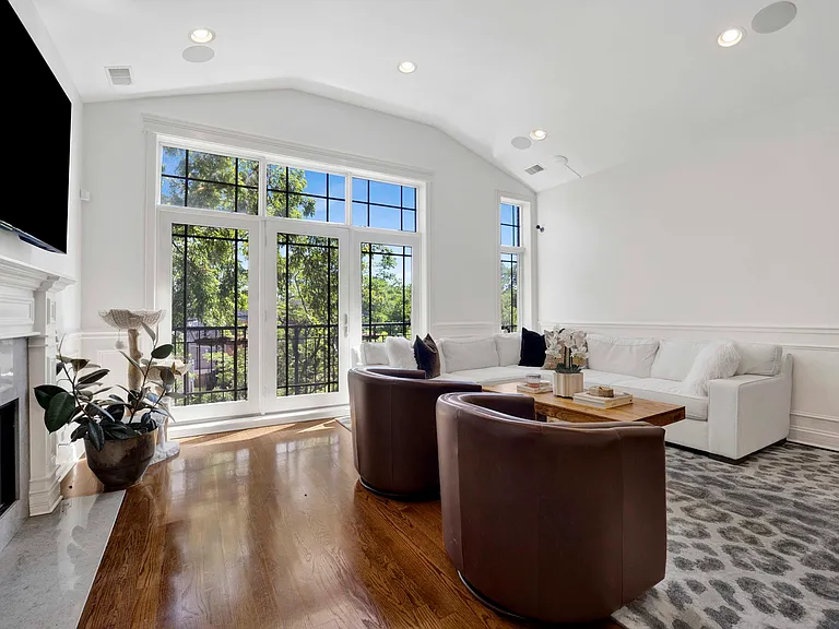 1520 W Diversey Pkwy #3 — Photo 2