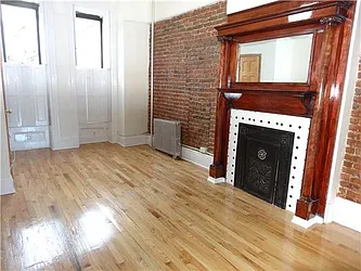 Rented by R New York