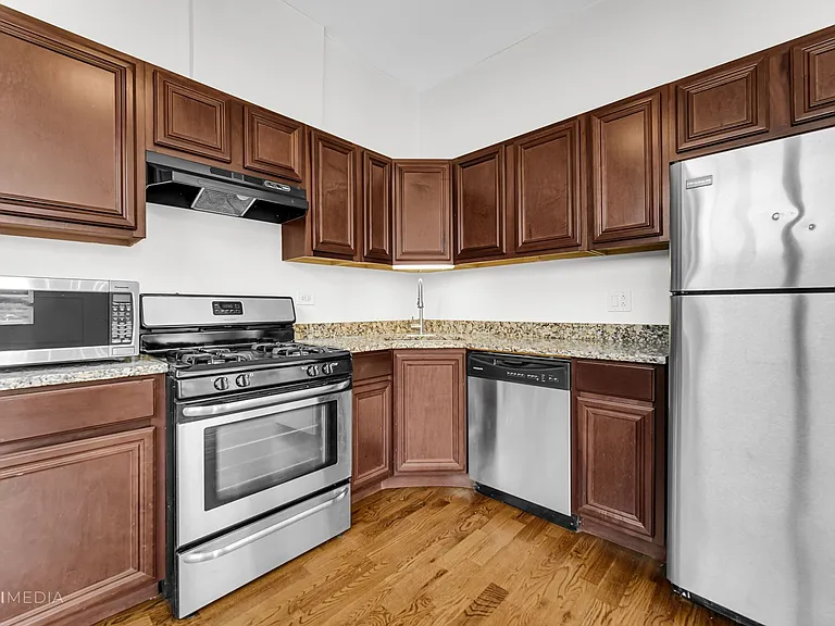 1524 N Western Ave — Photo 8