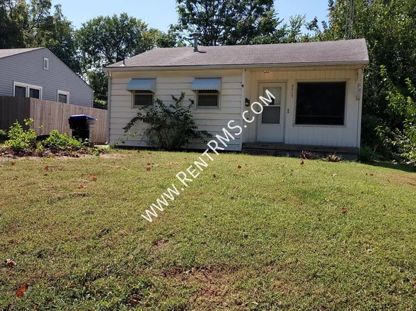 2413 SW Bradbury Ave, Topeka, KS 66611