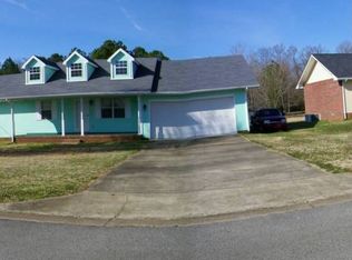 18 Lone Oak Dr, Weaver, AL 36277
