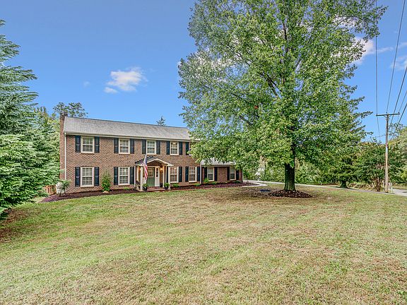 3rd image of 2639 Lilly Dr