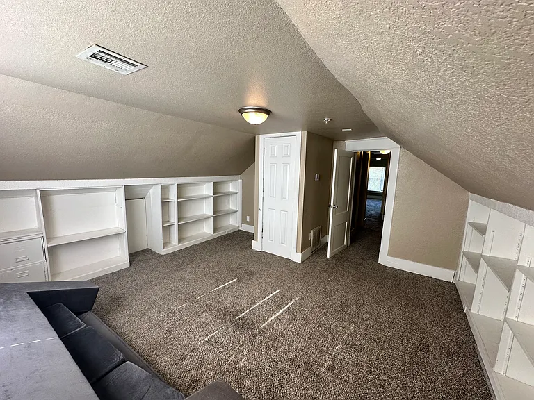719 Asp Ave #5 — Photo 6