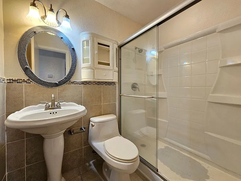 602 Delmar Dr — Photo 21