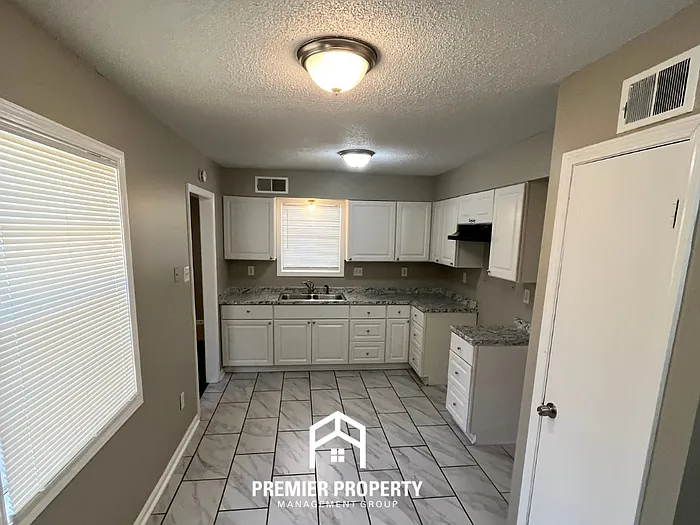 2986 Meadowfair Rd — Photo 9