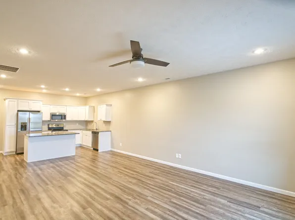 4348 Dawn St, Grand Island, NE 68803