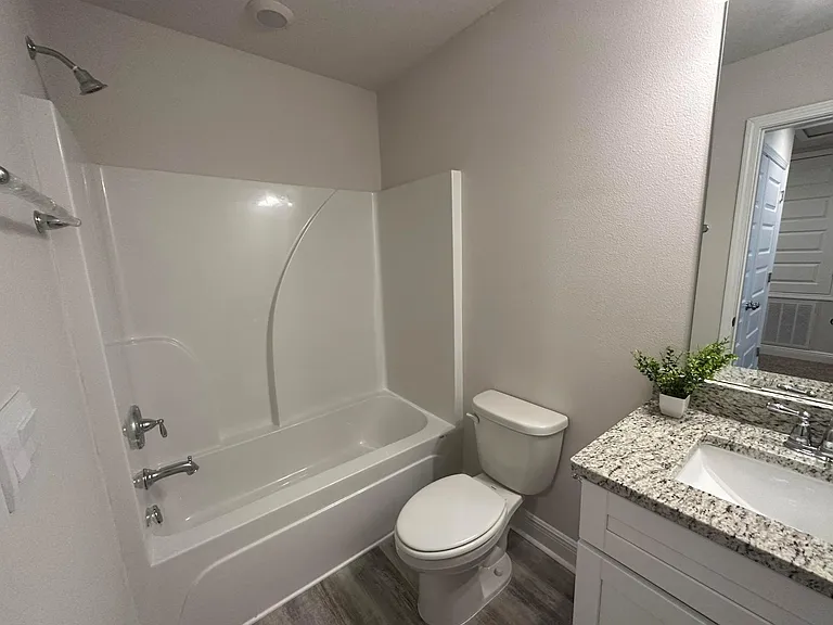 1025 McLaren Cir — Photo 14