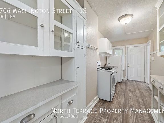 5th image of 3706 Washington St APT 1S