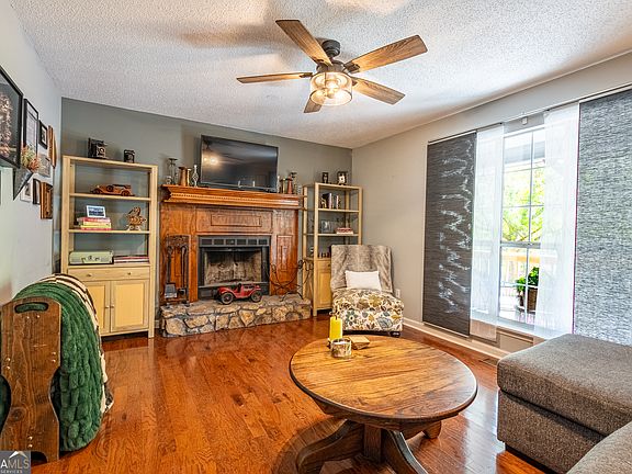 4th image of 178 Laird Rd