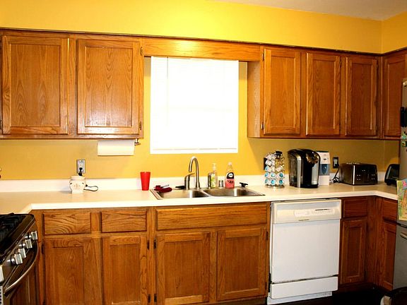 5th image of 501 Austin Cir