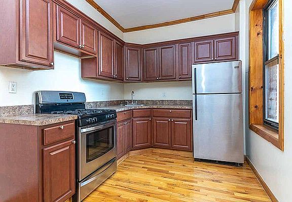 2nd image of 291 Crown St #E3