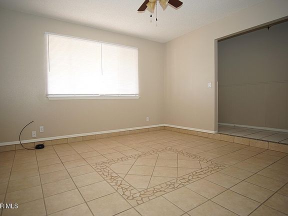 3rd image of 10181 Lakeview Dr