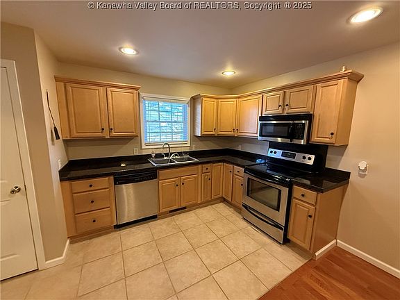 4th image of 63B Josephine Ave
