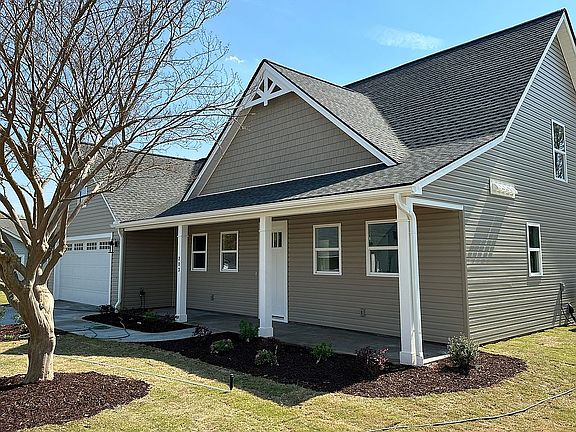 4th image of 203 Delano Ave