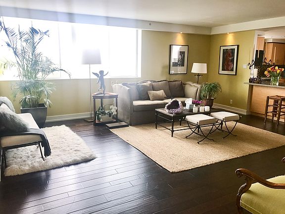5th image of 304 S Elm Dr #404-A