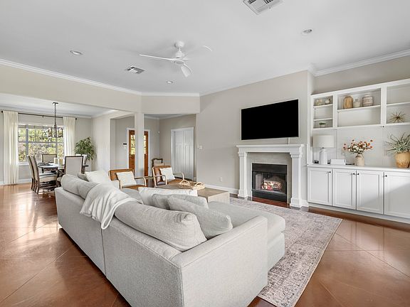 3rd image of 1701 Cliffwood Dr
