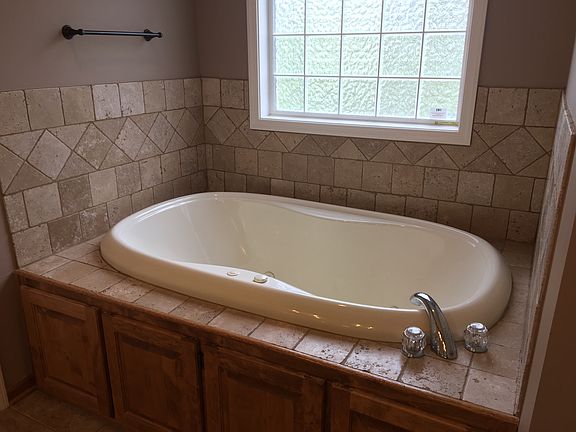 Jetted tub in Master bath
