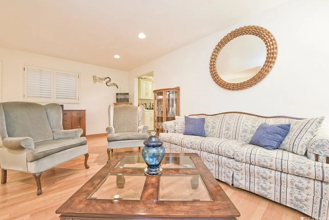 3 bed, 3000 sqft, $4,900 — Photo 2