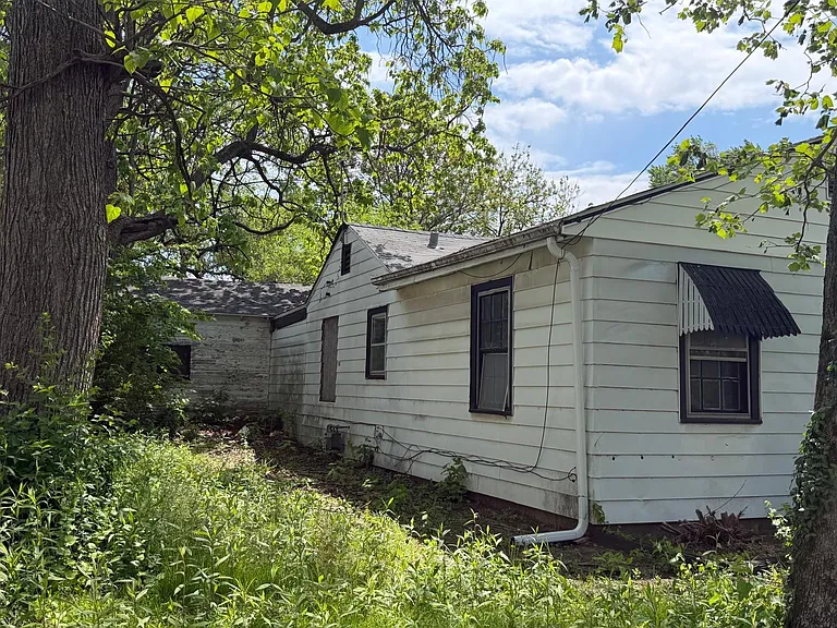 1400 S Westmoreland Ave — Photo 3
