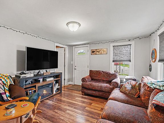 4th image of 300 S 1st St