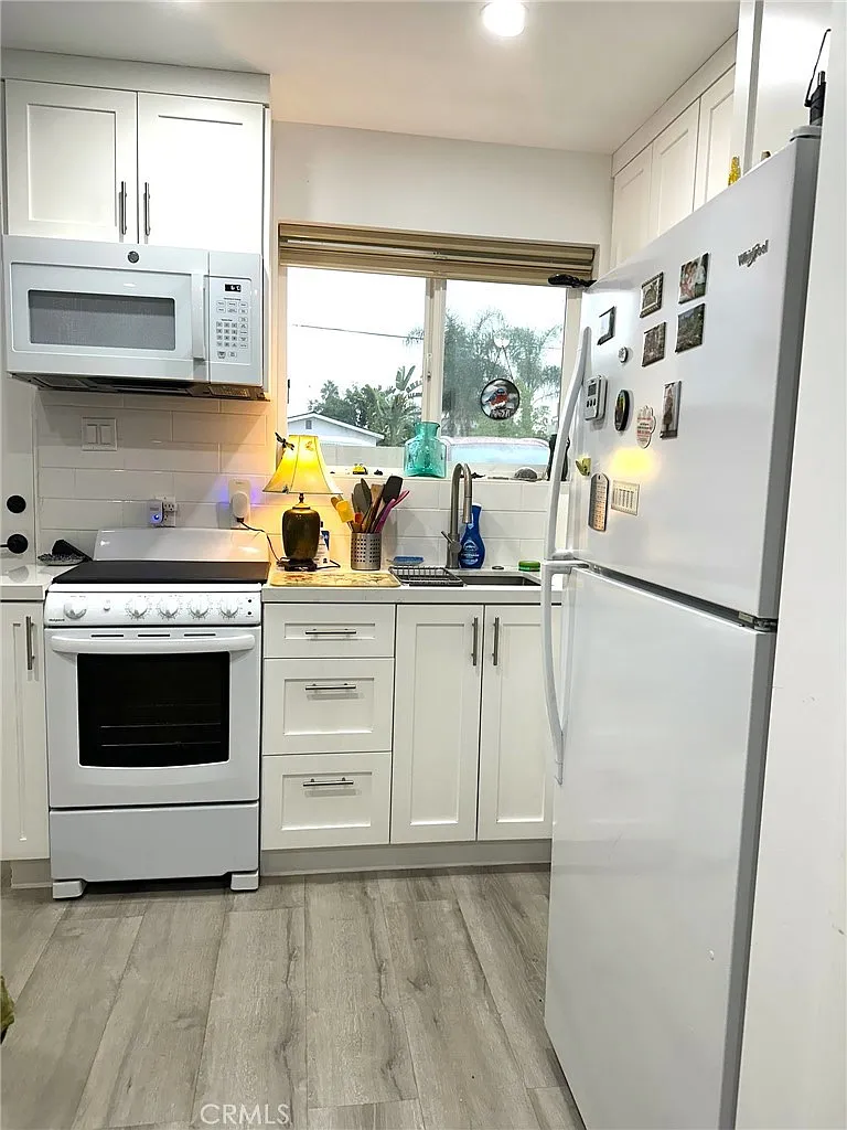 1 bed, 350 sqft, $2,100 — Photo 4