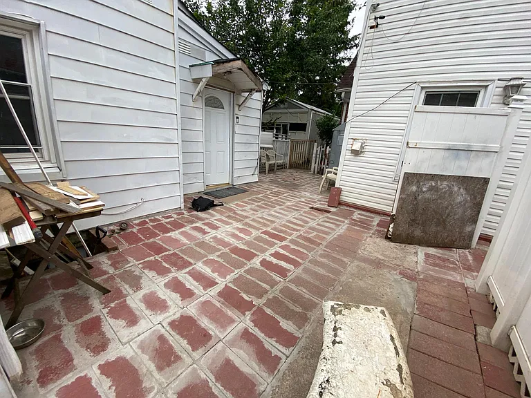 335 Hudson Ave — Photo 12