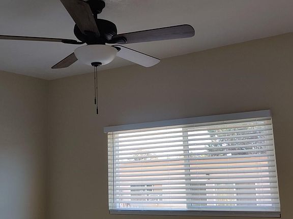 5th image of 4223 Winona Ave #4223