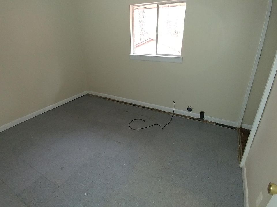 2nd image of 1240 Redding Rd APT 3