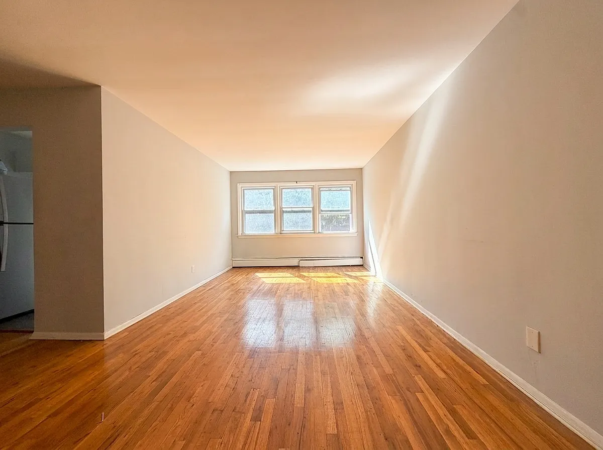 2 bed, 1000 sqft, $1,850 — Photo 2