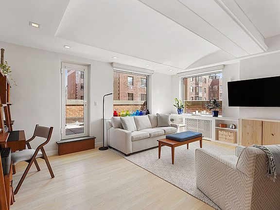 2nd image of 515 E 85th St #Pha