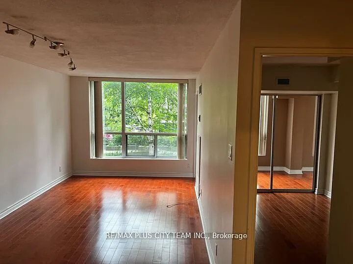 92 King St E — Photo 4