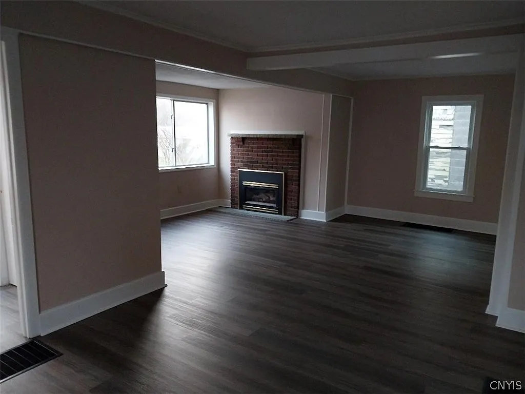 4 bed, 2.0 bath, 2065 sqft, $1,800 — Photo 4